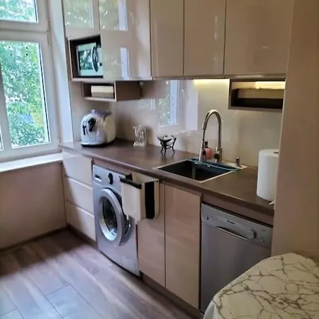 90m2, 8 Os, 2 Salony, 2 Sypialnie, Centrum *