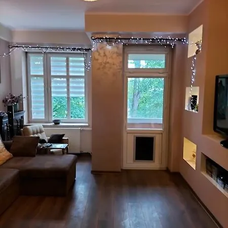 90m2, 8 Os, 2 Salony, 2 Sypialnie, Centrum Διαμέρισμα Κοστζαλίν