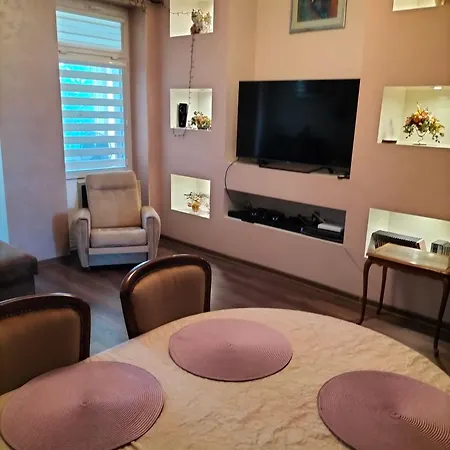 90m2, 8 Os, 2 Salony, 2 Sypialnie, Centrum *